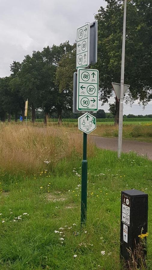 Logeerruimte In Gerenoveerde Boerderij In Wachtum Exterior foto